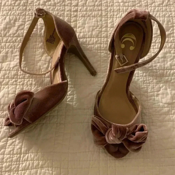 Heels - Picture 1 of 5